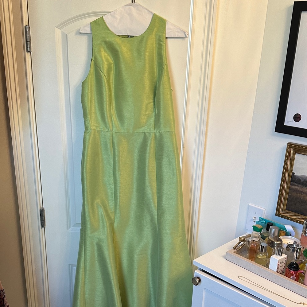 Elegant Green Sleeveless Dress